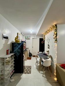 a dining room with a table and chairs in a room at Affordable Condominium in Cebu in Cebu City +13 photos