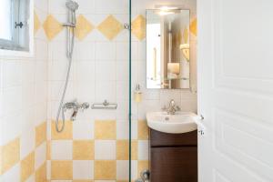 Et badeværelse på Sunrock Suites - Villa Petunia