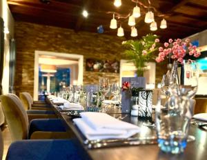 a long table with white napkins and wine glasses at Hostel Landgoed de Kalenberg in Barchem