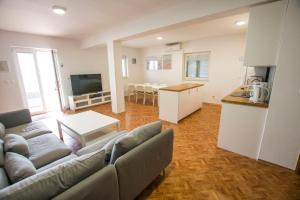 Kuchyňa alebo kuchynka v ubytovaní Apartments Josip
