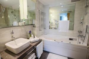 Koupelna v ubytování Housez Suites & Apartments Special Class