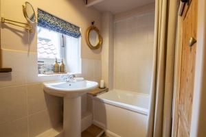 Ένα μπάνιο στο 1 Webster Steps +27 φωτογραφίες