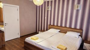 A bed or beds in a room at Green House Apartment