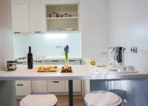 Kuchyň nebo kuchyňský kout v ubytování Housez Suites & Apartments Special Class