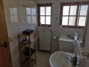 Ένα μπάνιο στο Ferienwohnungen Leiteritz +29 φωτογραφίες