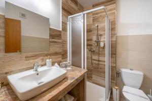 Un baño de Rodinný hotel Myslivna