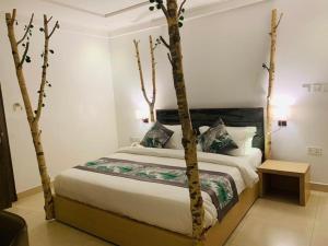 Postel nebo postele na pokoji v ubytování Swiss Pearl Continental Suite