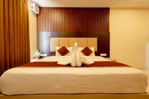 Postel nebo postele na pokoji v ubytování Hotel Brindavan Elite