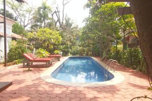 Vera Dune في كاندوليم: مسبح وسط حديقة