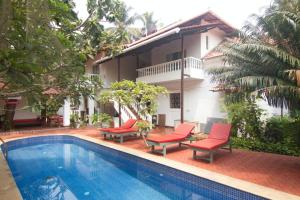 Vera Dune في كاندوليم: مسبح وكراسي ومنزل