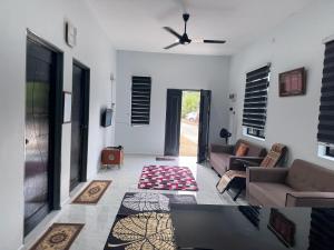 Posezení v ubytování Homestay Tangkak Kasih Zaleha