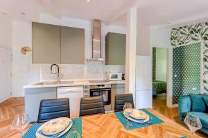 a kitchen and living room with a table and chairs at Le Casenave - Very quiet and comfortable in Chennevières-sur-Marne