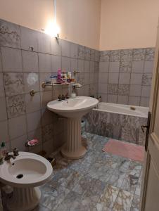 Koupelna v ubytování Cœur Bastide Saint Louis