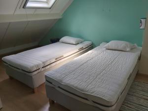 Giường trong phòng chung tại Vakantiehuisje Wenduine