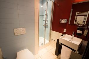 Bagno di Best Western Plus Grand Hotel Victor Hugo