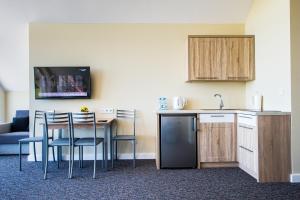 Kuchyňa alebo kuchynka v ubytovaní Aparthotel EuforiaPort