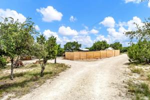 Galeriebild der Unterkunft Pet Friendly, Gorgeous Tiny House with Modern Amenities and Shared Pool in Dripping Spring, Texas in Dripping Springs