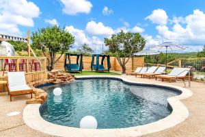 Galeriebild der Unterkunft Pet Friendly, Gorgeous Tiny House with Modern Amenities and Shared Pool in Dripping Spring, Texas in Dripping Springs