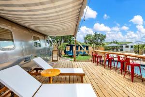 Galeriebild der Unterkunft Pet Friendly, Gorgeous Tiny House with Modern Amenities and Shared Pool in Dripping Spring, Texas in Dripping Springs