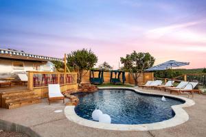 Galeriebild der Unterkunft Pet Friendly, Gorgeous Tiny House with Modern Amenities and Shared Pool in Dripping Spring, Texas in Dripping Springs