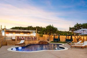 Galeriebild der Unterkunft Pet Friendly, Gorgeous Tiny House with Modern Amenities and Shared Pool in Dripping Spring, Texas in Dripping Springs