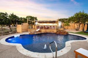 Galeriebild der Unterkunft Pet Friendly, Gorgeous Tiny House with Modern Amenities and Shared Pool in Dripping Spring, Texas in Dripping Springs