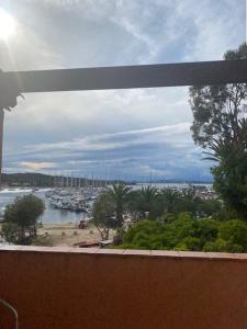Billede fra billedgalleriet på Incroyable T3 vue mer avec magnifique terrasse i Porquerolles