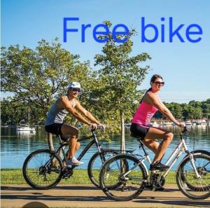 Jazda na bicykli v okolí ubytovania Luxury New !!! Apartment One and Only with terrace & free bikes