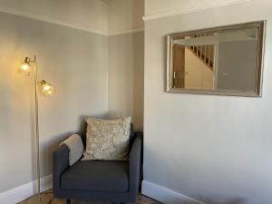 Posezení v ubytování Harmonious Family Home in Westbury-on-Trym + 27 fotografií