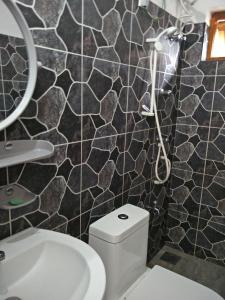 Phòng tắm tại ABC Guest Inn & Restaurant