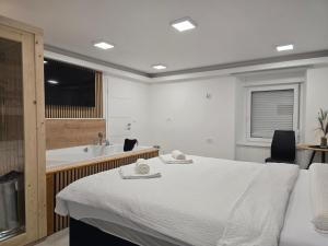 Gallery image of Wellness Deluxe Edy Room in Zagreb