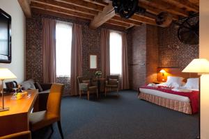 Ghent River Hotel tesisinde bir odada yatak veya yataklar