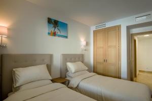 Ένα ή περισσότερα κρεβάτια σε δωμάτιο στο Beach side apartment La Duquesa