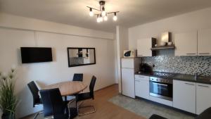 Kuchyňa alebo kuchynka v ubytovaní Apartments Kapetanovi Dvori