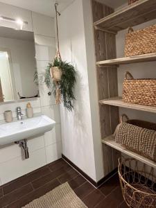 Ένα μπάνιο στο Coco style Apartment