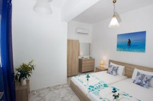 Una cama o camas en una habitación de Ammos Beach Suite