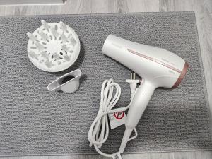 a wii remote and other items on a rug at Santurce A2 Centro Wizink Bernabeu in Madrid +6 photos