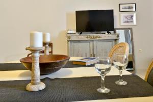 Un televizor și/sau centru de divertisment la Liston Pied A Terre, Corfu Centre