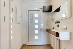 Televízia a/alebo spoločenská miestnosť v ubytovaní Casa Praga