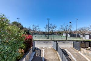 Tenis alebo squash v ubytovaní Casa Praga alebo jeho okolí