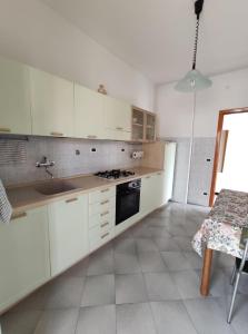 Kuchyň nebo kuchyňský kout v ubytování Appartamento Turistico Nefeli