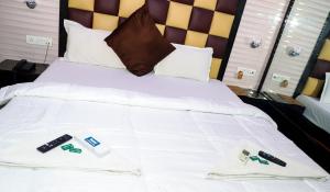 Postel nebo postele na pokoji v ubytování Hotel Jayesh Inn