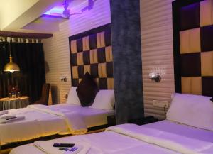Postel nebo postele na pokoji v ubytování Hotel Jayesh Inn