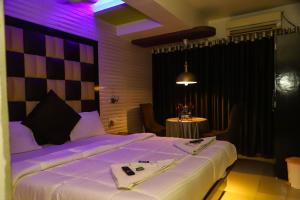 Postel nebo postele na pokoji v ubytování Hotel Jayesh Inn