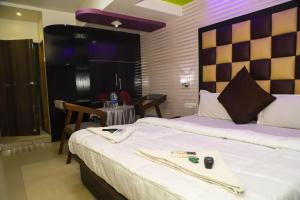Postel nebo postele na pokoji v ubytování Hotel Jayesh Inn