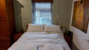 Postel nebo postele na pokoji v ubytování Studio apartment in Lichfield city centre