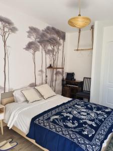 Postel nebo postele na pokoji v ubytování Chambre d'hôte reposante fluent in English