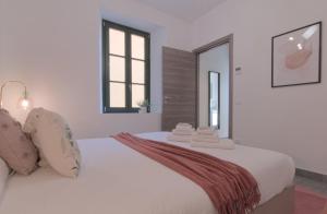Postel nebo postele na pokoji v ubytování Cà del Lasco - Modern Apartments in Classic Villa