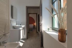 Koupelna v ubytování Cà del Lasco - Modern Apartments in Classic Villa + 37 fotografií