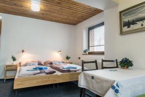 Posteľ alebo postele v izbe v ubytovaní Penzion Familia Antol